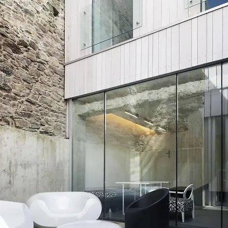 Moure Hotel